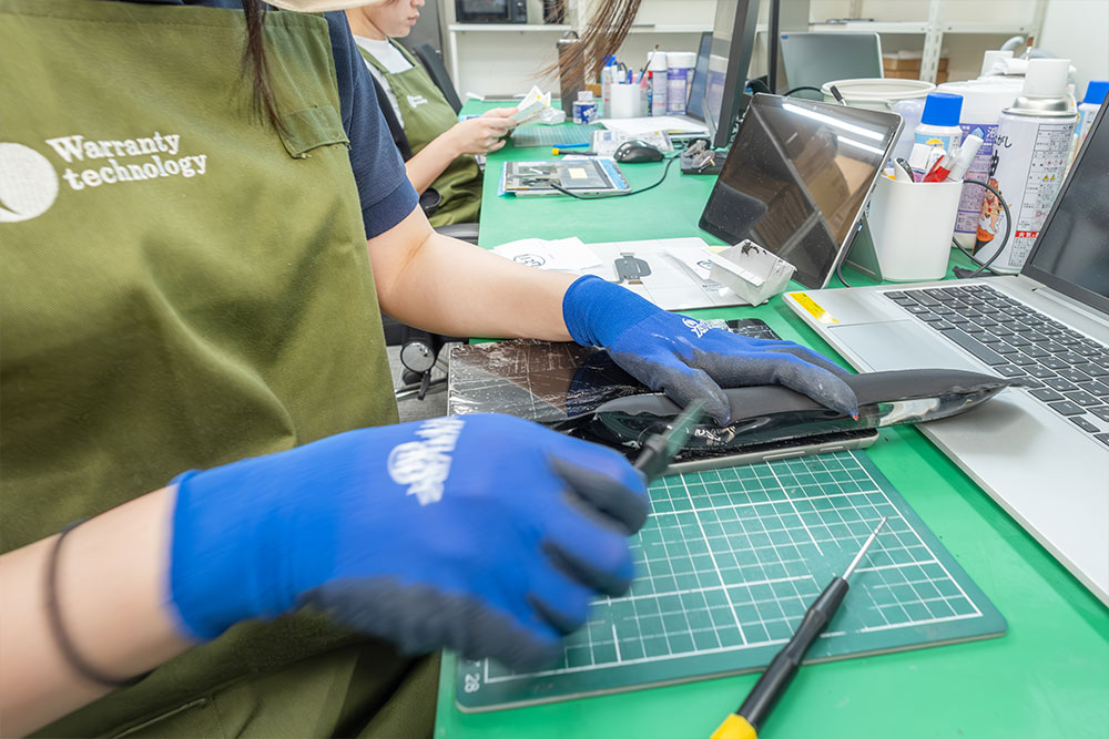 ワランティソリューションズ リペアセンター作業風景